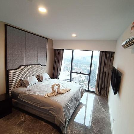 Platinum Suite 2 New Kl Cbd New Luxury Condo With Best Infinity View To Klcc Twin Towers Pool Куала-Лумпур Экстерьер фото
